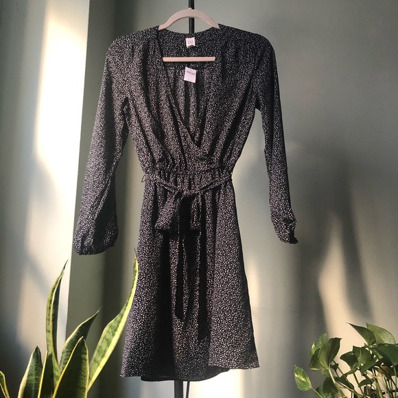 GAP Dresses & Skirts - NWT Elegant Long Sleeve Pocket Dress